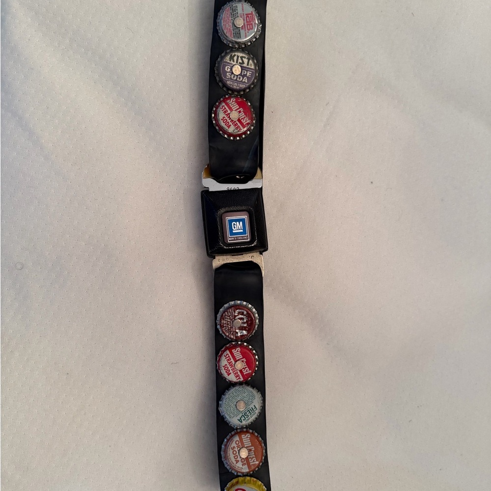 GM Black Bottle Cap Belt - Picture 3 of 4